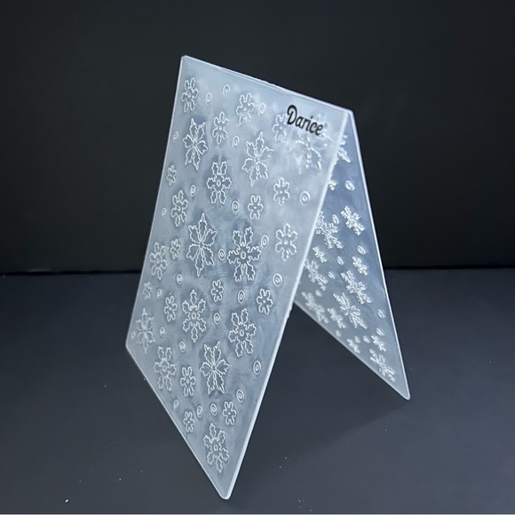 Darice 4” x 6” embossing folder - SNOWFLAKE BACKGROUND - Picture 4 of 8